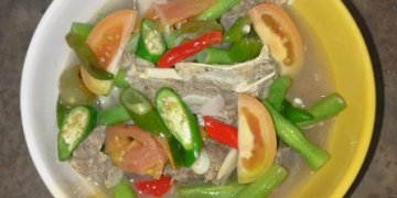 Asem-asem daging kambing yang gurih dan segar.