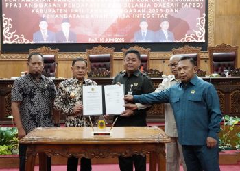Bupati Pati Sudewo menghadiri rapat paripurna DPRD Pati.