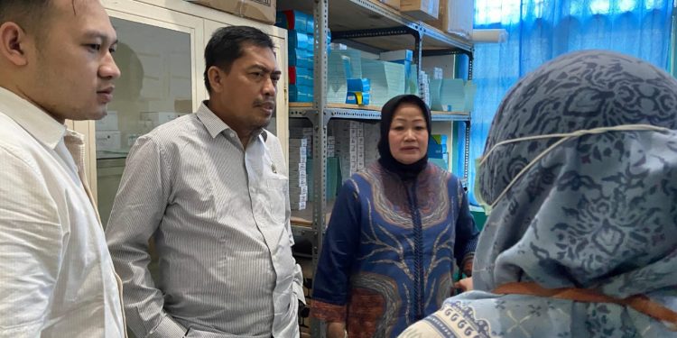 Anggota Komisi D DPRD Pati melakukan sidak di Puskesmas Gembong.