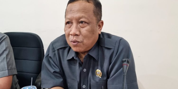 Anggota Komisi B DPRD Pati Sadikin berbicara soal revisi perda PKL.