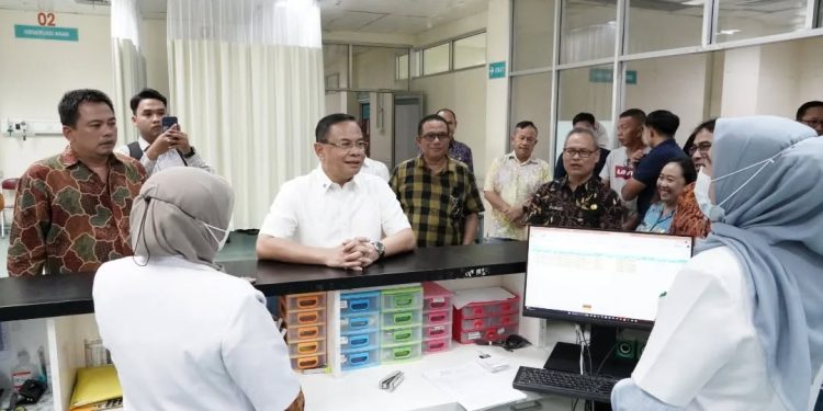 Bupati Pati Sudewo mengunjungi RSUD Soewondo.