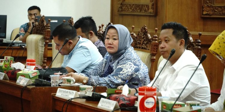 Komisi D DPRD Pati menggelar rapat bersama insan olahraga di Kabupaten Pati.