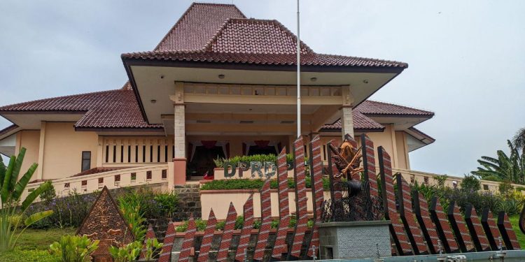 Kantor DPRD Kabupaten Pati di Jalan Dr Wahidin.