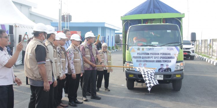 Peresmian pabrik garam di Desa Raci Batangan Pati yang diresmikan oleh Sekda Provinsi Jawa Tengah.