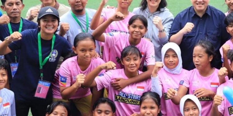 Kemeriahan event Piala Pertiwi All Star di Supersoccer Arena Kudus.