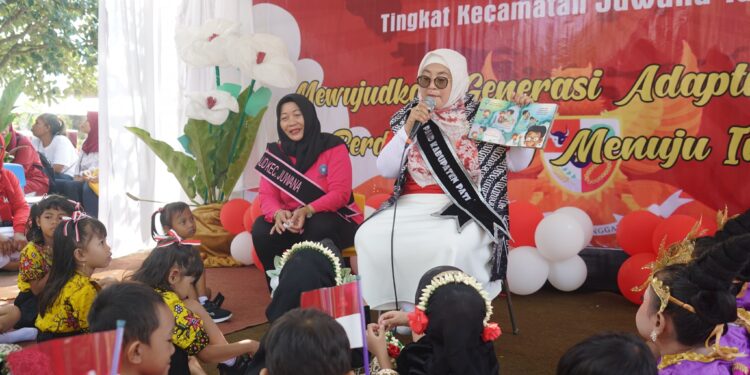 Bunda PAUD Kabupaten Pati menghadiri kegiatan di Kecamatan Juwana.