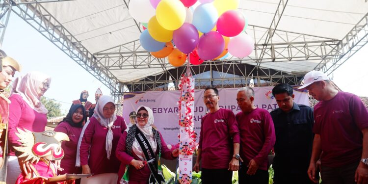 Bunda PAUD, Atik Sudarwati Sudewo dalam kegiatan Gebyar PAUD di Gedung SKB Disdikbud Pati.