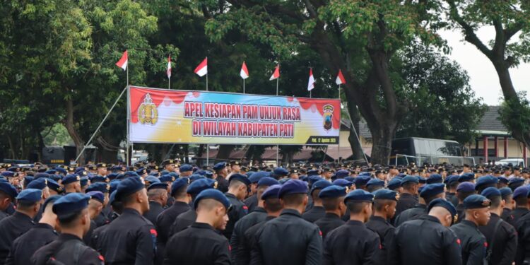 Apel gelar pasukan Polresta Pati untuk jaga aksi 13 Agustus di Alun - Alun Pati.