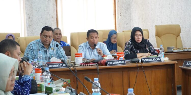 Pansus hak angket DPRD Pati saat memulai rapat pertama 14 Agustus kemarin.