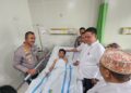 Ketua DPRD Pati Ali Badrudin saat menjenguk korban luka dalam aksi demo 13 Agustus kemarin.