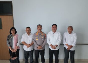 Ketua DPRD Pati Ali Badrudin bersama wakil ketua Hardi dan Suwito usai menjenguk korban luka aksi 13 Agustus.