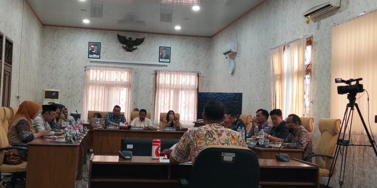 Rapat pansus hak angket DPRD Pati dengan mengundang sejumlah camat (19/8).