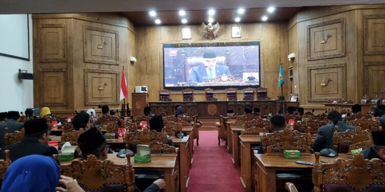 Suasana rapat paripurna istimewa DPRD Pati dengan agenda mendengarkan pidato kenegaraan.