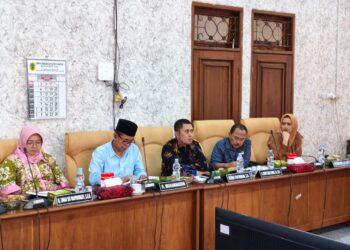 Suasana rapat pansus hak angket DPRD Pati yang bisa disimak oleh masyarakat langsung.