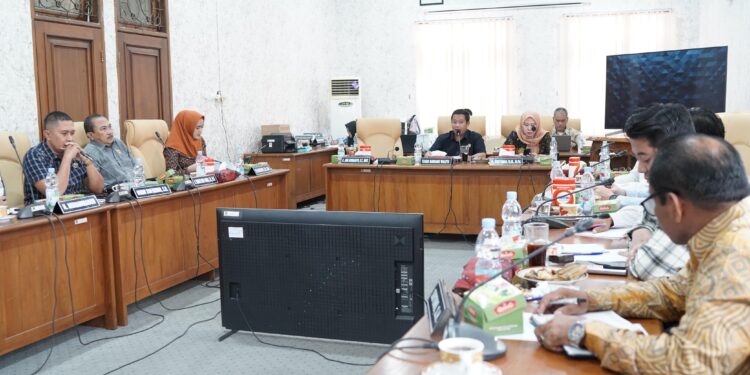 Rapat pansus hak angket DPRD Pati menyoroti mutasi dokter di RSUD Soewondo secara berulang.