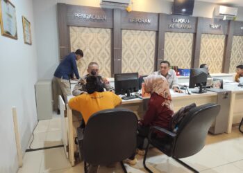 Dua wartawan Pati yang mengalami kekerasan dalam insiden dorstop bersama Torang Manurung melapor ke Polresta Pati.