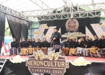 Bupati Pati Sudewo menghadiri tradisi Meron di Sukolilo.