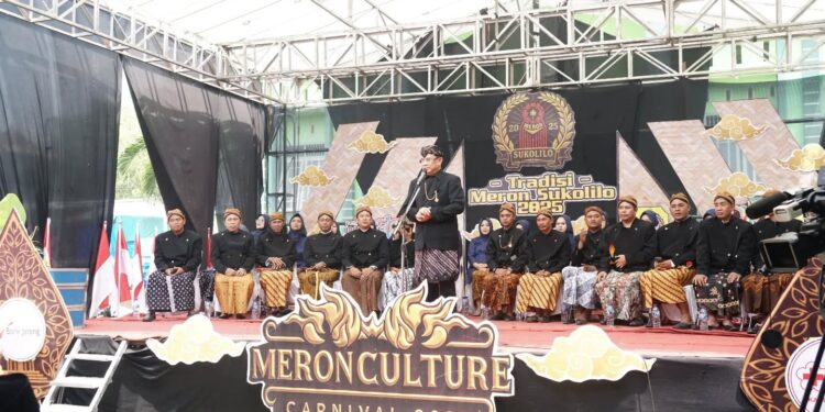 Bupati Pati Sudewo menghadiri tradisi Meron di Sukolilo.