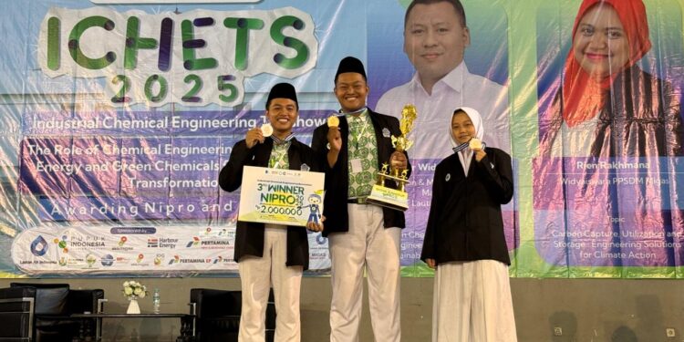 Siswa - siswi MA Salafiyah Kajen Pati Raih Juara 3 Nasional di Kompetisi NIPRO ITS