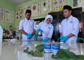 Tim riset MA Salafiyah Kajen Pati membuat inovasi pelapis antikorosi.