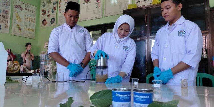 Tim riset MA Salafiyah Kajen Pati membuat inovasi pelapis antikorosi.