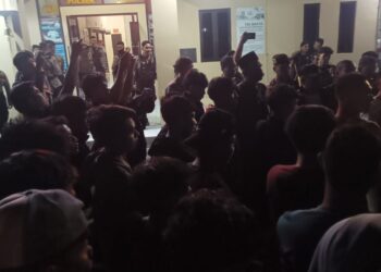 Polsek Jaken Pati saat digeruduk warga Desa Sriwedari.