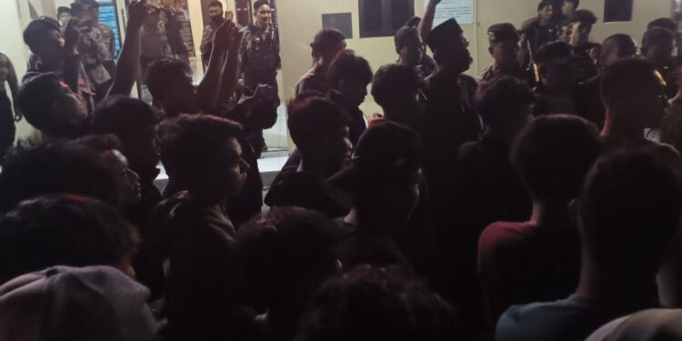 Polsek Jaken Pati saat digeruduk warga Desa Sriwedari.