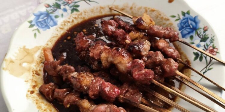 Sate kambing paling murah di Pati namun rasanya tetap lezat.
